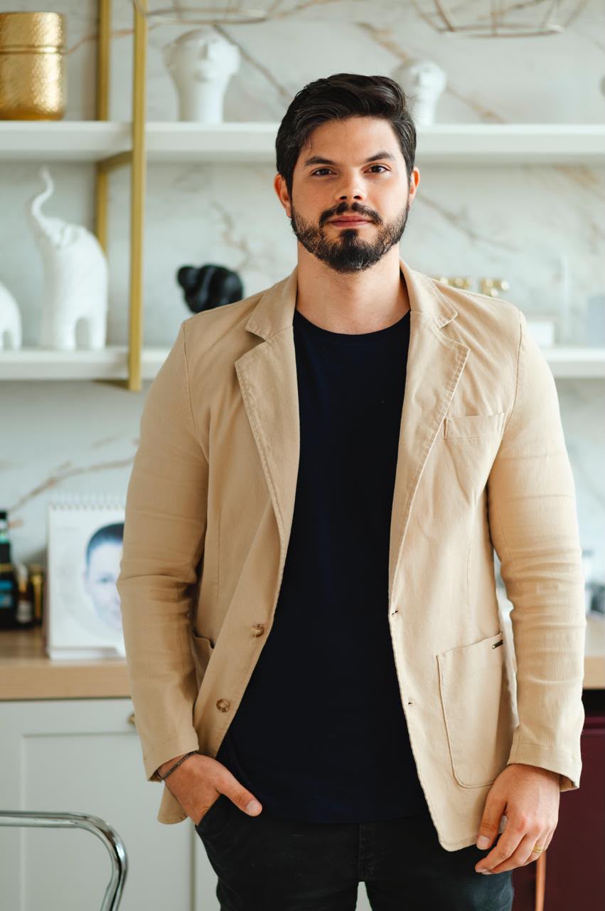 Dr. Ernande Brito, médico cirurgião geral